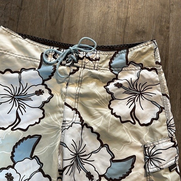 MOSSIMO BORAD SHORTS SIZE(34) - Picture 5 of 7
